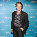 [Bild: Fake%2BProfile%2BManner_Alain%2BDucros_0....thumb.jpg]